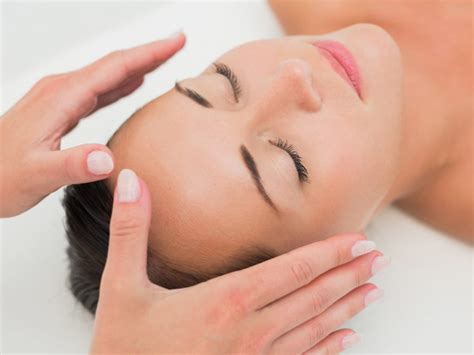 Reiki Treatment: Why Some People Love Energy Medicine