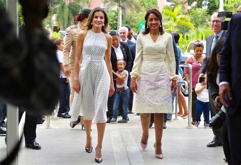 Reina Letizia de España visita CAID junto a primera dama ...