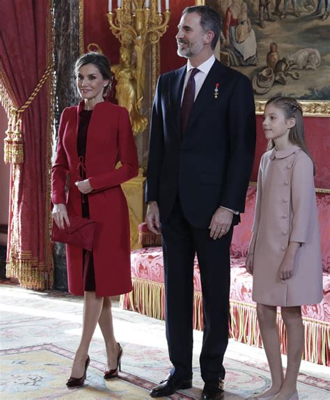 Reina Letizia: su look de Varela en la imposición del ...