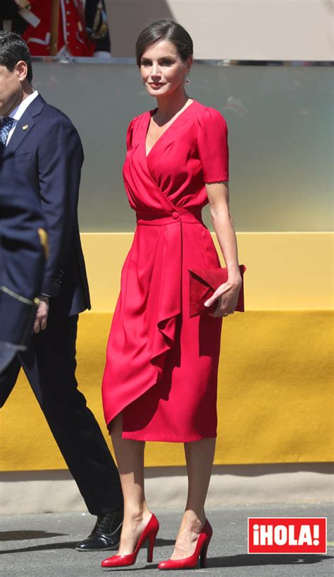 Reina Letizia: su nuevo vestido rojo, crónica de un éxito ...