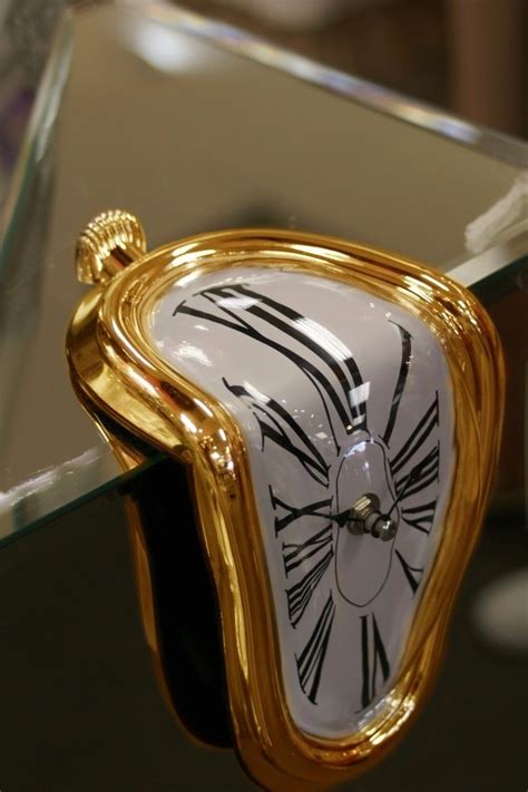 Reloj Blando Dorado Estilo Surrealista Salvador Dali ...