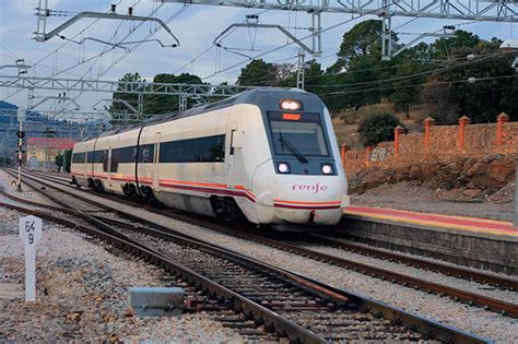 Renfe echa a 300 personas que viajaban sin billete en un tren