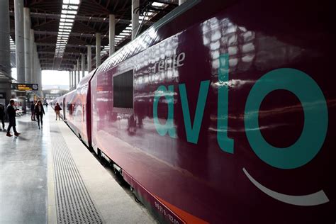 Renfe estrena Avlo, su tren low cost con viajes entre Madrid y ...
