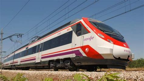 Renfe: Los pasajeros paran un tren de cercanías en ...