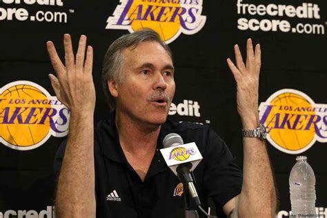 Renuncia el entrenador de los Lakers de Los ángeles | Poblanerías en línea
