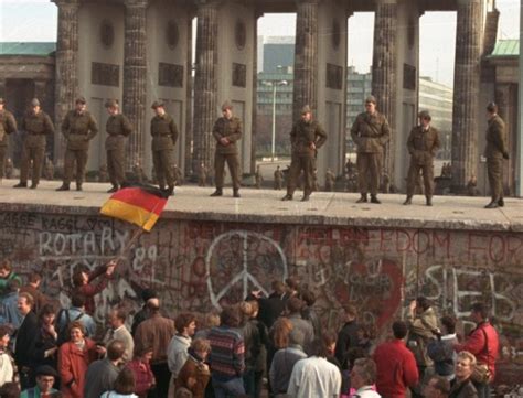 Resumo da Queda do Muro de Berlim | Rei da Verdade
