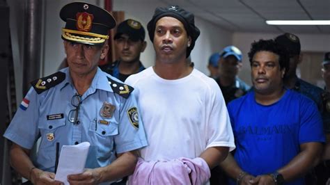 Revelan la que sería la primera imagen de Ronaldinho en ...