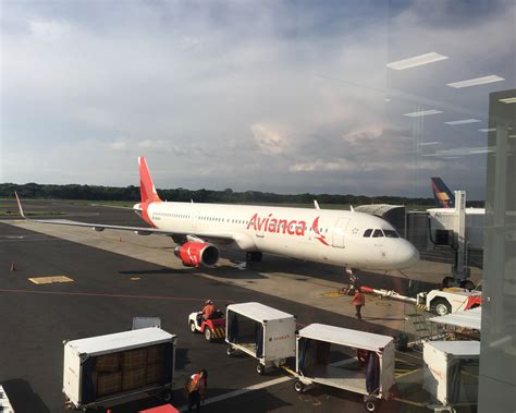 Review of Avianca flight from San Salvador to Toronto in ...
