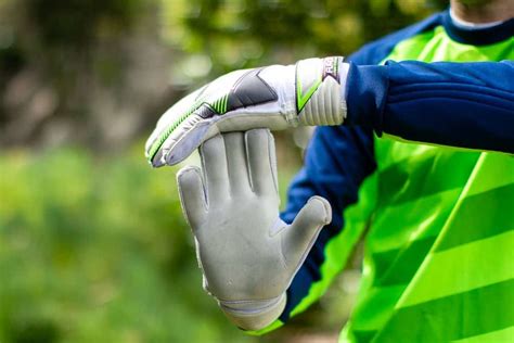 Reviews of the Best Goalkeeper Gloves of 2019 | AthleticLift