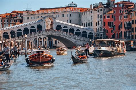 Rialto Bridge  Ponte di Rialto , Venice, Italy
