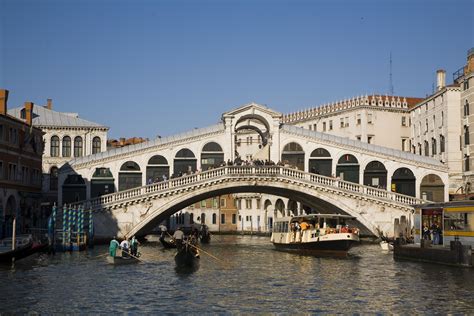 Rialto Bridge, Venice, Italy. | Places to travel, Places in italy ...