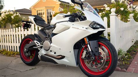 RideApart Review: 2016 Ducati 959 Panigale
