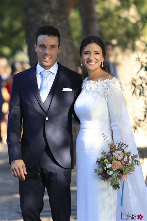 Roberto Bautista y Ana Bodí en el día de su boda   Foto en Bekia Actualidad