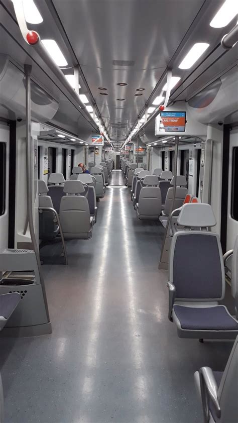 Rodalies retira un tren en Barcelona tras una incidencia que ha ...