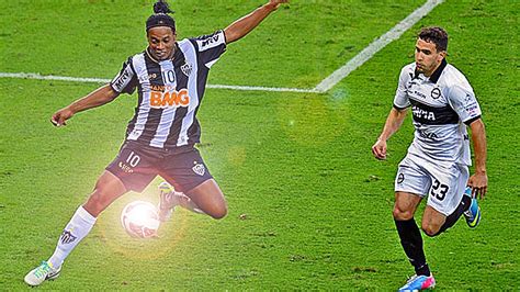 Ronaldinho TOP 4 Ultimate Soccer/Football Skills & Tricks ...