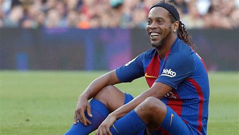 Ronaldinho volverá a jugar con la camiseta del FC Barcelona