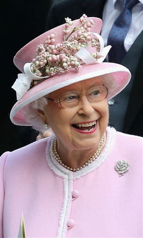 Royal Ascot 2016: Queen Elizabeth continues with a vibrant ...
