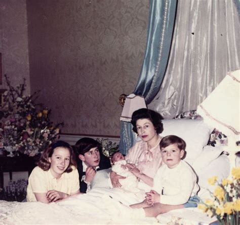 Royal Family photos: A peek into the Queen s private life ...