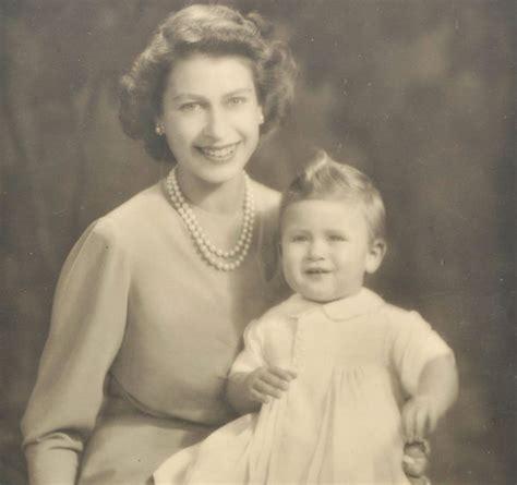 Royal Family Portraits: First ever photos of our Queen as ...