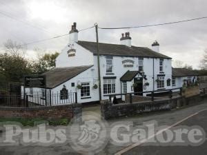 Running Horses in Maghull  near Liverpool  : Pubs Galore