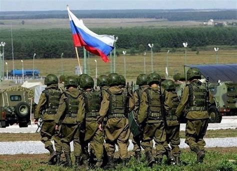 Rusia acumula tropas a lo largo de la frontera con Ucrania