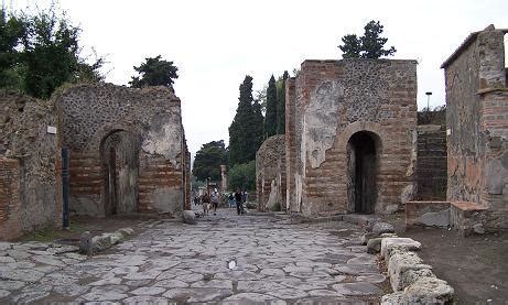 SABER DE HISTORIA: La tragedia de Pompeya y Herculano