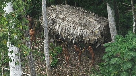 Salen de la selva amazónica las últimas tribus aisladas ...