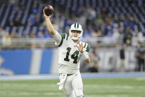 Sam Darnold recovers from 1st play pick 6, Jets rout Lions ...