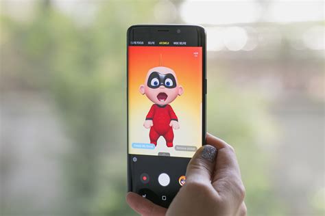 Samsung Debuts AR Emojis Featuring the Incredibles