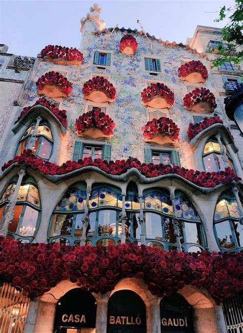 San Jordi, Barcelona, España. | Places to travel, Dream travel ...