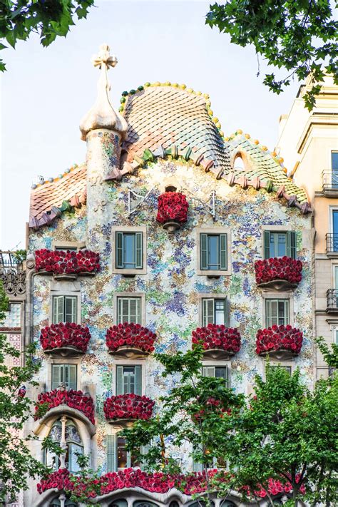 Sant Jordi in Barcelona with Casa Batllo — elena shamis