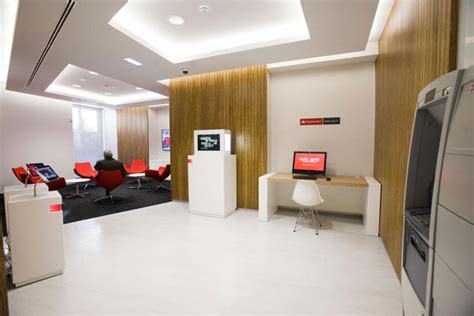 Santander abre su primera oficina para clientes  Select ...