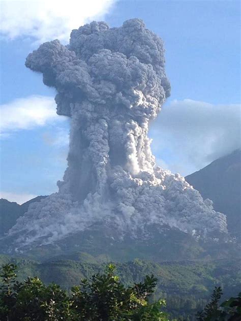 Santiaguito volcano  Guatemala : very strong explosion ...