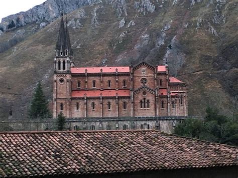 Santuario de la Virgen de Covadonga  Cangas de Onis ...