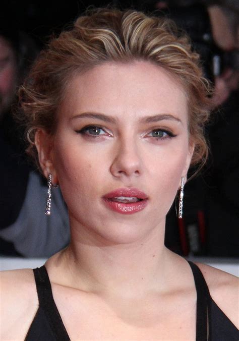 Scarlett Johanson his measurements his height his weight his age