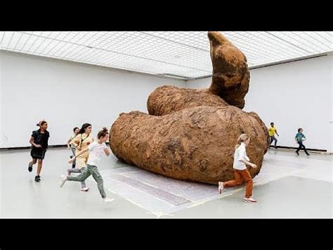 Sch... Kunst: Riesen Kaka macht nicht nur Kindern Freude ...