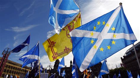 Scots to back independence referendum if SNP leads poll ...