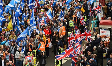 Scottish independence march GATECRASHED by pro union ...
