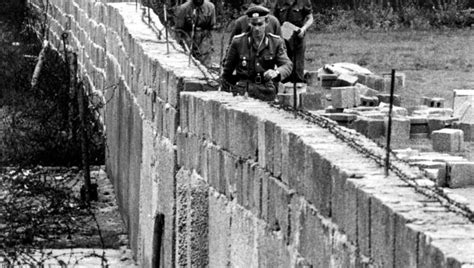 Se cumplen cincuenta años de la construcción del Muro de ...