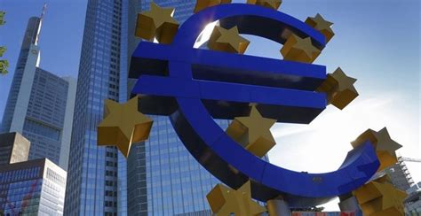 Se implementó el Euro como moneda europea | History Channel