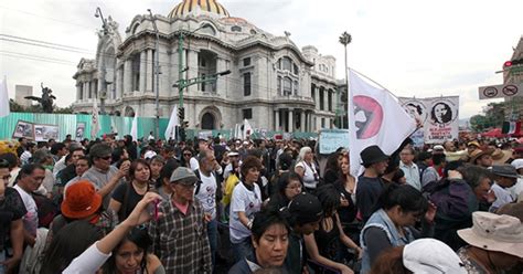 Se unen en marcha del 68 Ayotzinapa, IPN y UNAM