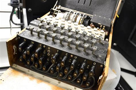 Segredos da máquina nazista Enigma são  quebrados  em exame de raios X ...