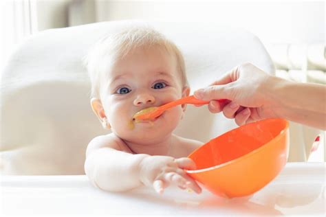 Según estudio, bebés que comen sólidos antes de los seis meses tienen ...