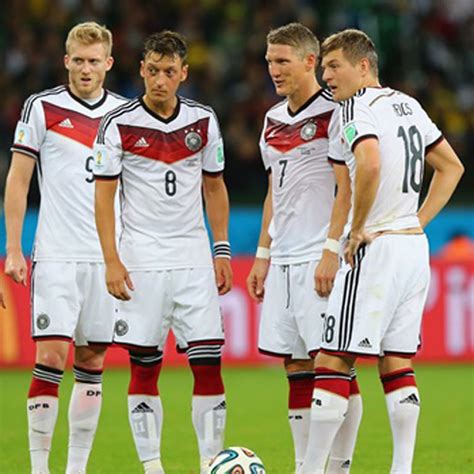 Selección alemana ayuda a combatir epidemia