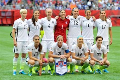 Selección femenina de Estados Unidos protesta por ganar ...
