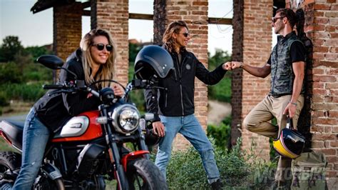 Septiembre es el mes sin IVA en Ducati Madrid   Motorbike ...