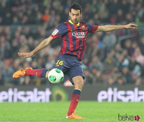 Sergio Busquets jugando un partido con el Barça   Foto en ...