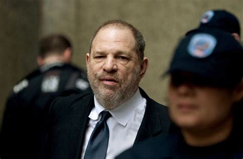 Sexuelle Belästigung: Harvey Weinstein zahlt seine Opfer aus   Panorama ...