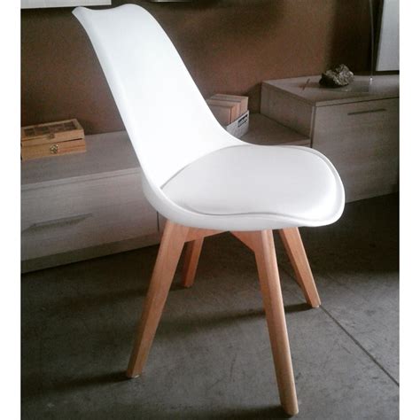 Silla tipo Eames con patas de madera maciza y cojín ...