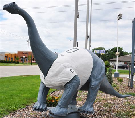 Sinclair Dinosaur Statues | RoadsideArchitecture.com